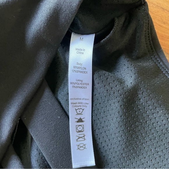 NWT Running Girl Criss-Cross Strappy Sports Bra Medium Support Removable Cups - Picture 13 of 13